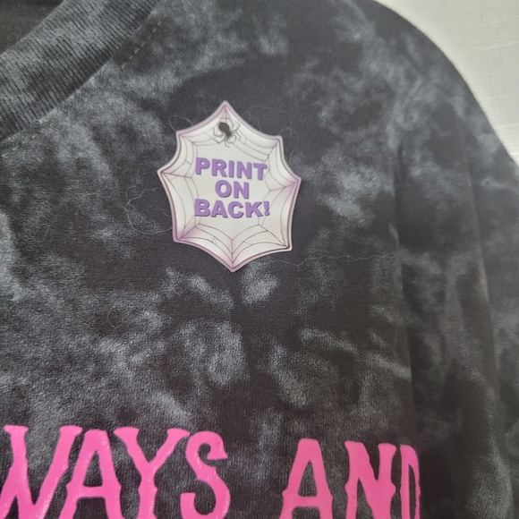 NWT Disney Women’s Nightmare Before Christmas Mineral Wash Graphic Tee Large - Picture 8 of 10